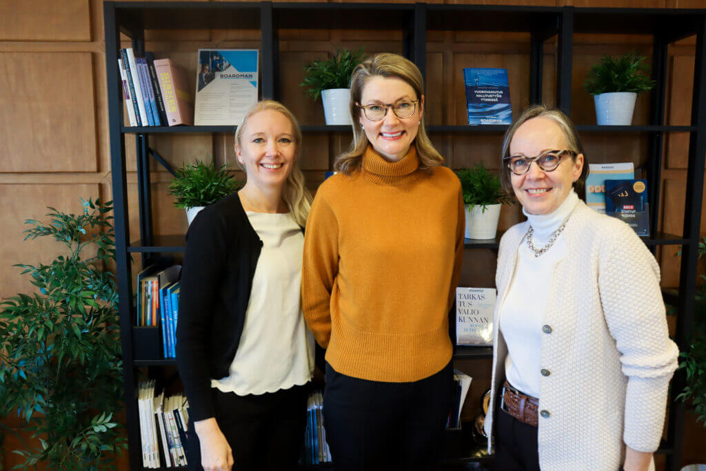 Hanna Sievistä haastattelivat Boardman-partnerit ja podcastin hostit Taru Lindeman ja Laura Raitio.